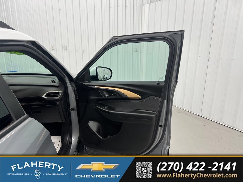 Used 2023 Chevrolet TrailBlazer ACTIV AWD/4WD image 14
