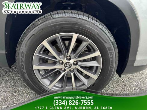 Used 2019 Toyota Highlander XLE FWD image 36