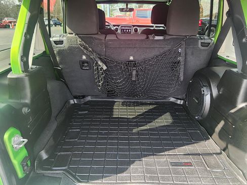 Used 2019 Jeep Wrangler Unlimited Sahara image 11