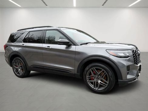 Used 2025 Ford Explorer ST-Line w/ ST-Line Street Pack image 6