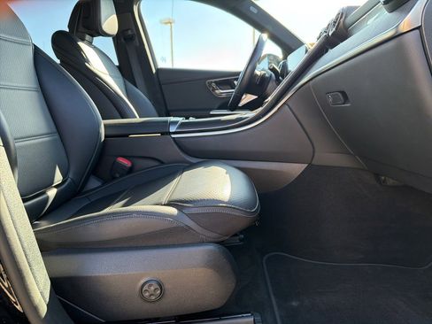 Used 2024 Mercedes-Benz GLC 300 4MATIC image 17