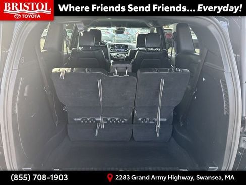 Used 2025 Chrysler Pacifica Select image 15