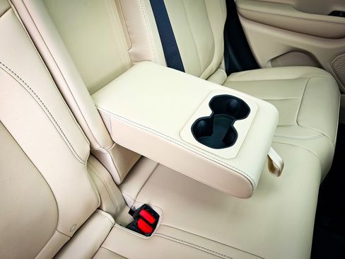 New 2025 Jeep Grand Cherokee Limited image 40