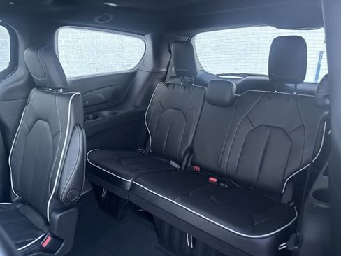 New 2026 Chrysler Pacifica Limited w/ S Appearance Package image 27