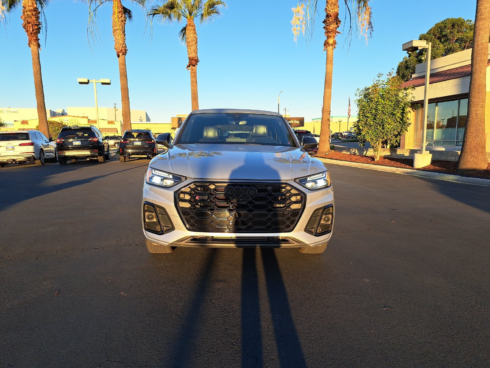 Used 2022 Audi SQ5 Premium Plus w/ Premium Plus Package AWD/4WD image 2