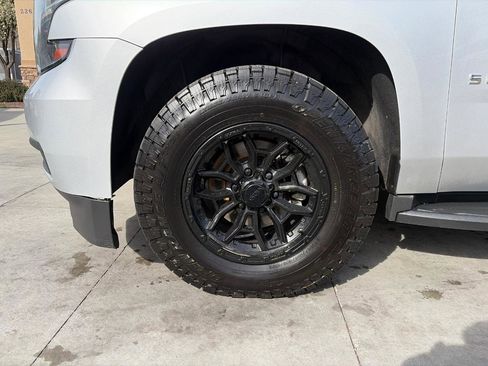 Used 2017 Chevrolet Suburban LT image 32