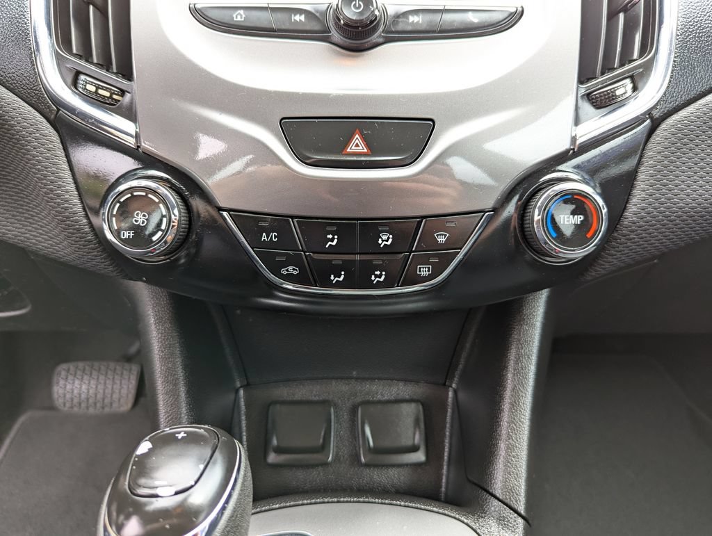 Used 2018 Chevrolet Cruze LT FWD image 23