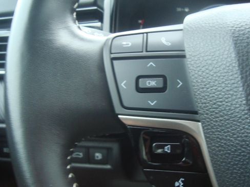 Used 2025 Toyota Camry SE image 17