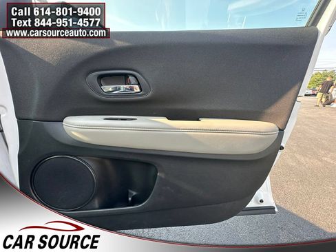 Used 2020 Honda HR-V LX image 32