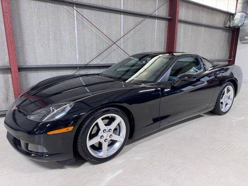 Used 2005 Chevrolet Corvette Coupe w/ Preferred Equipment Group RWD image 3