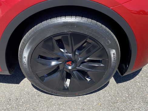 Used 2023 Tesla Model Y Long Range AWD/4WD image 29