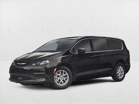 Used 2025 Chrysler Voyager LX image 1