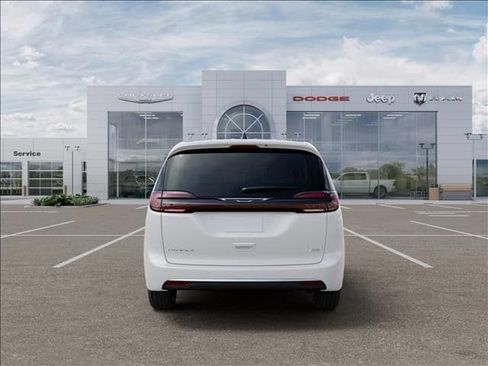 New 2027 Chrysler Pacifica Select w/ Family Tech Group AWD/4WD image 7