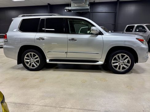 Used 2013 Lexus LX 570 4WD image 10