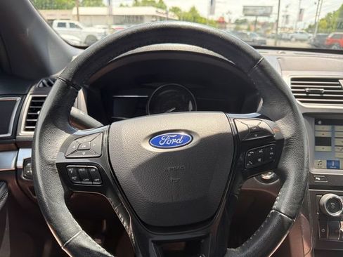 Used 2017 Ford Explorer XLT w/ Equipment Group 202A AWD/4WD image 20