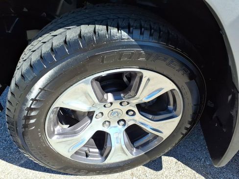 Used 2019 RAM 1500 Laramie AWD/4WD image 22