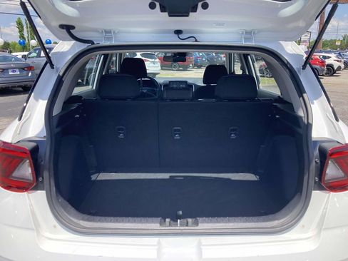 Used 2025 Hyundai Venue SEL FWD image 14