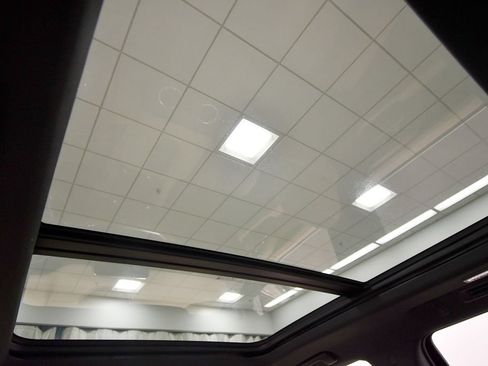 Used 2023 Chevrolet Tahoe Premier AWD/4WD image 16