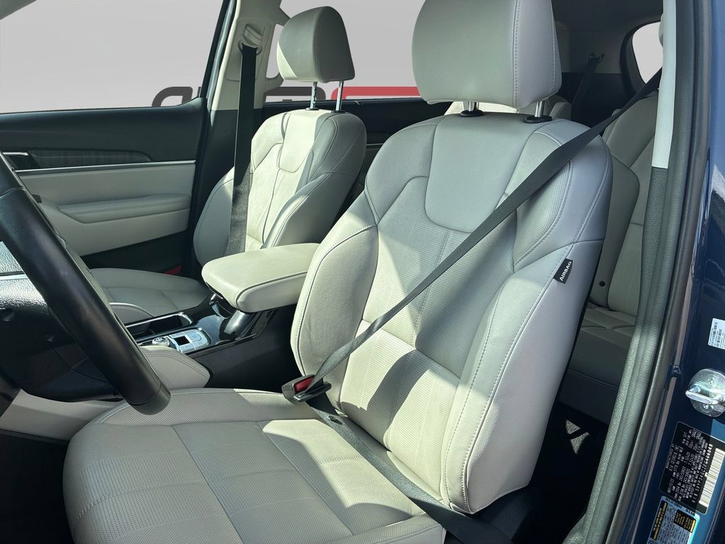 Used 2023 Kia Telluride EX w/ EX Captain's Chair Package FWD image 11