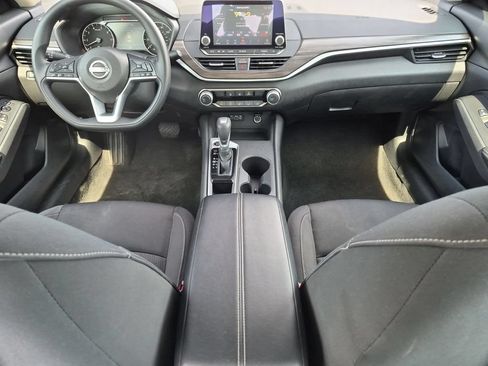 Used 2025 Nissan Altima 2.5 SV FWD image 25