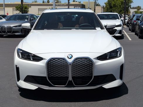 New 2026 BMW i4 eDrive40 w/ Parking Assistance Package RWD image 3