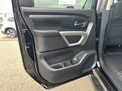 Used 2017 Nissan Titan SV AWD/4WD image 26