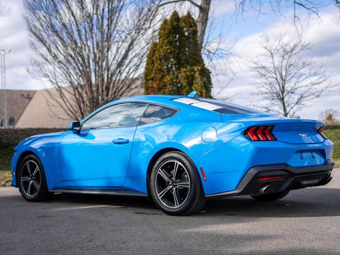 Used 2024 Ford Mustang EcoBoost image 7