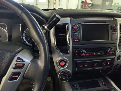 Used 2019 Nissan Titan PRO-4X w/ Pro-4x Convenience Package image 15