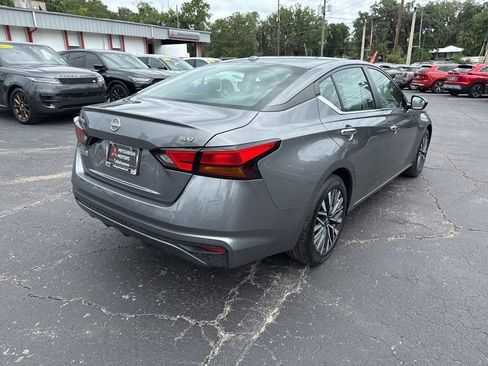 Used 2024 Nissan Altima 2.5 SV FWD image 6