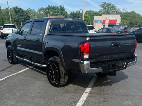 Used 2018 Toyota Tacoma SR5 RWD image 11