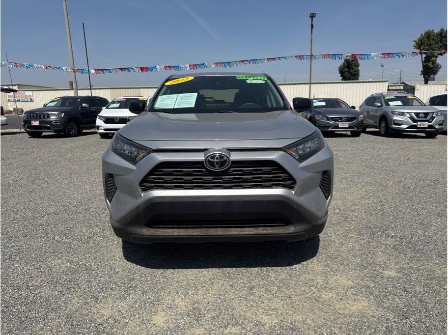 Used 2022 Toyota RAV4 LE FWD image 2