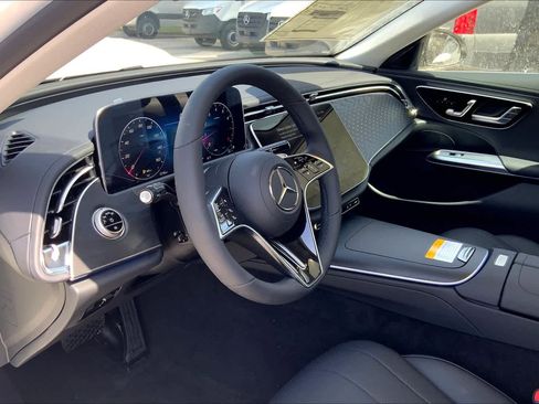 Used 2025 Mercedes-Benz E 350 Sedan image 9