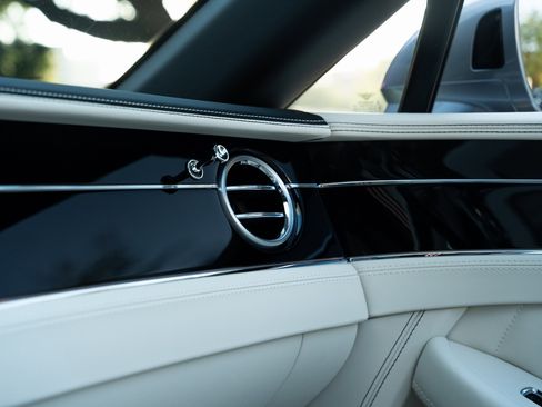 Used 2024 Bentley Continental GT V8 image 29