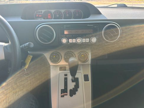 Used 2009 Scion xB FWD image 13