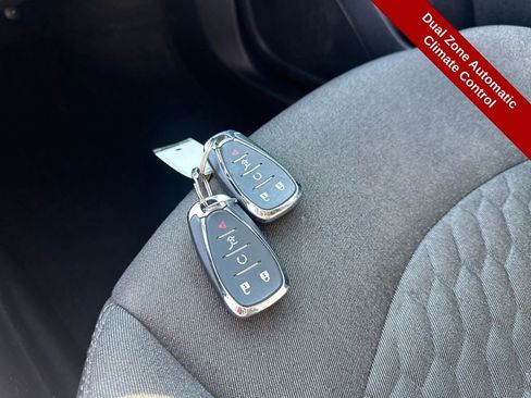 Used 2021 Chevrolet Equinox LT w/ Driver Convenience Package image 25