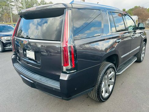 Used 2018 Cadillac Escalade Luxury AWD/4WD image 5