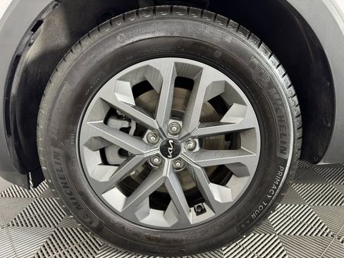 Used 2024 Kia Telluride LX image 44