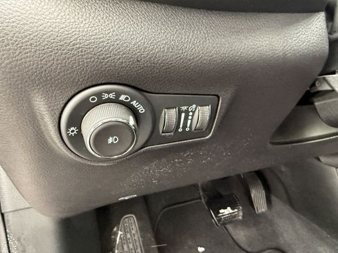 Used 2025 Jeep Compass Limited AWD/4WD image 18