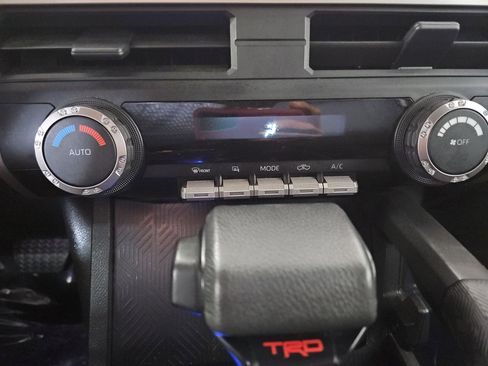 Used 2024 Toyota Tacoma TRD Off-Road AWD/4WD image 18