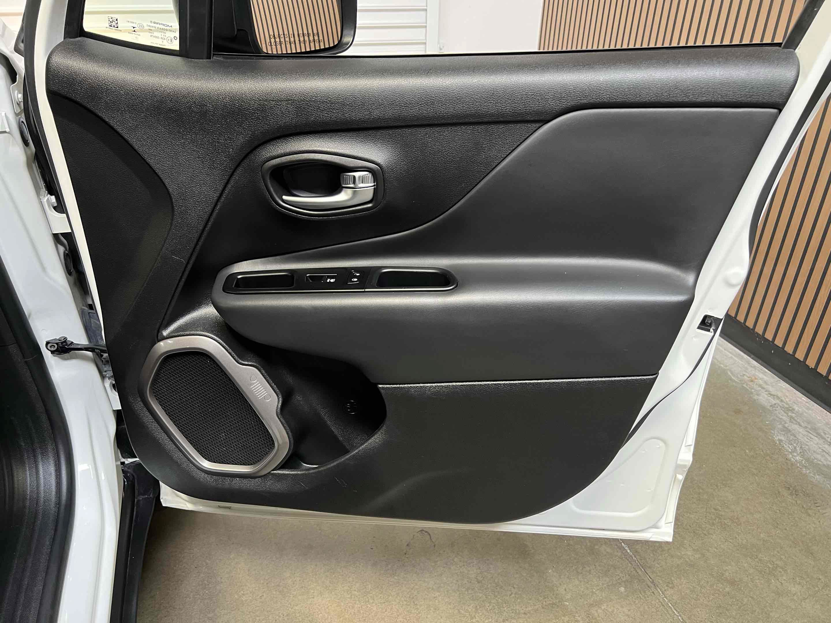 Used 2022 Jeep Renegade Latitude AWD/4WD image 63