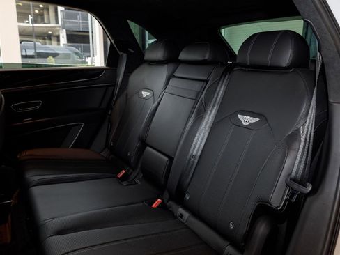 Used 2023 Bentley Bentayga AWD/4WD image 29