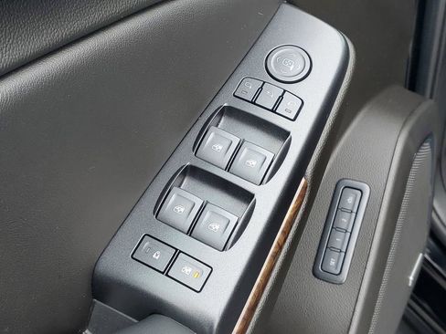 Used 2020 Chevrolet Tahoe LT image 23