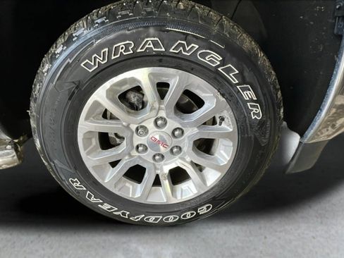 Used 2017 GMC Sierra 1500 SLE w/ SLE Value Package image 17