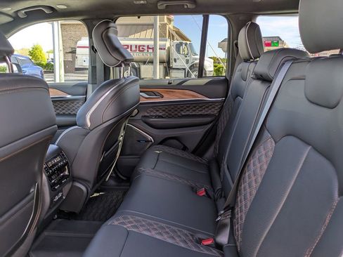 Used 2025 Jeep Grand Cherokee Summit AWD/4WD image 15
