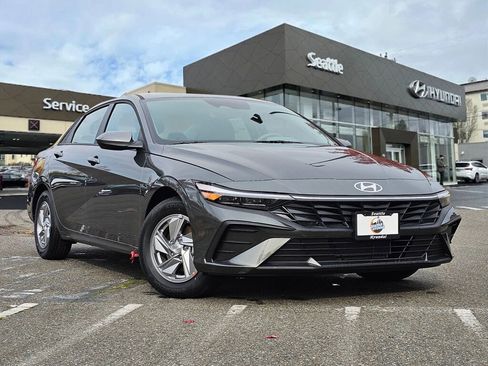 New 2026 Hyundai Elantra SE image 1