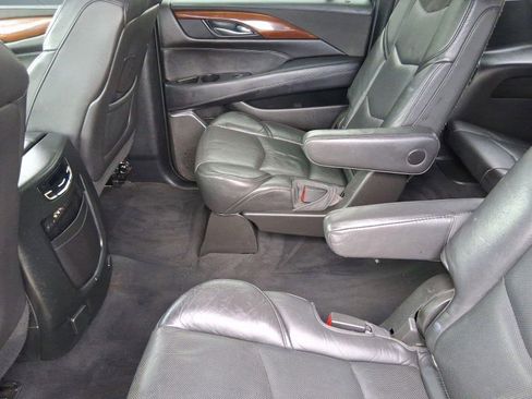 Used 2016 Cadillac Escalade ESV Luxury image 26
