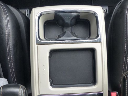 Used 2011 Chrysler Town & Country Touring-L w/ Entertainment Group #2 FWD image 23