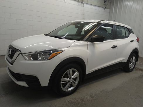 Used 2020 Nissan Kicks S FWD image 2