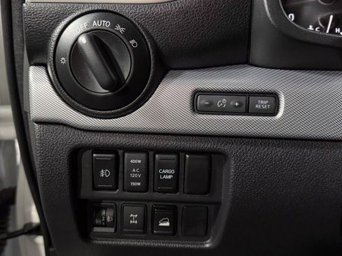 Used 2018 Nissan Titan PRO-4X w/ Pro-4x Convenience Package image 33