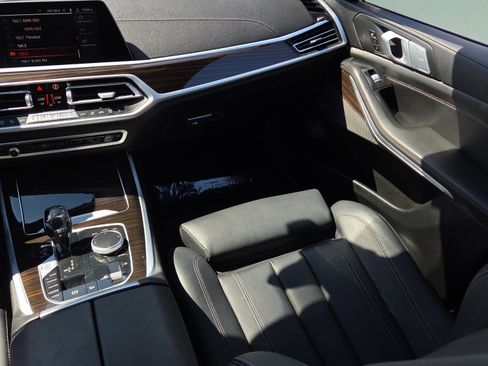 Used 2021 BMW X7 xDrive40i w/ Premium Package image 15